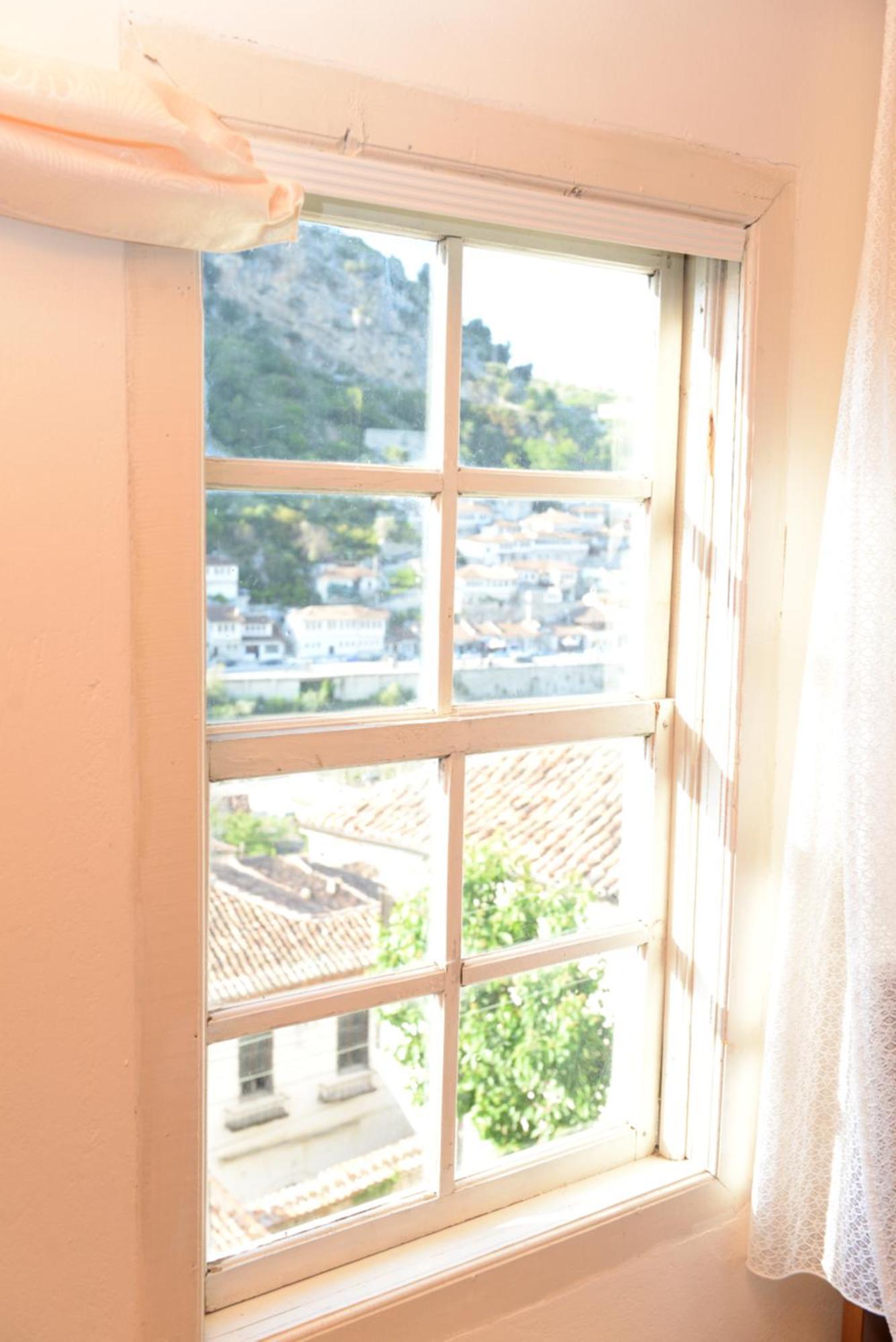Guest House Taunus Berat Exterior photo
