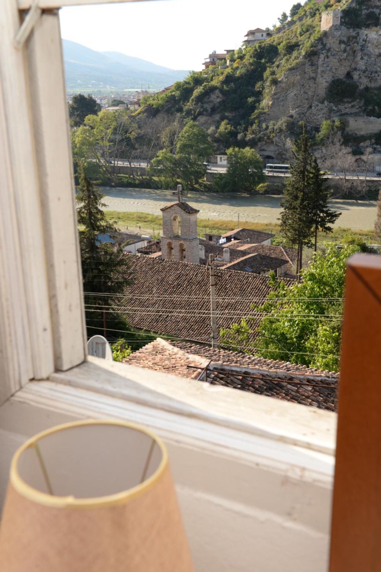 Guest House Taunus Berat Exterior photo