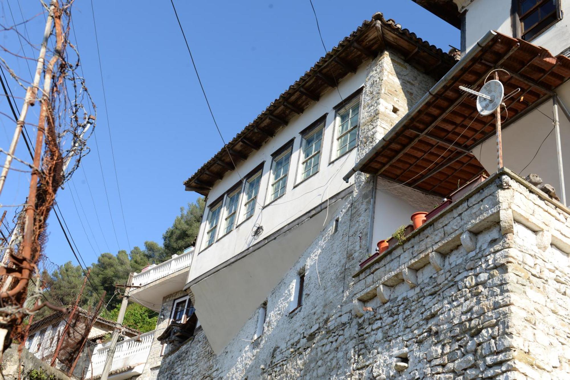 Guest House Taunus Berat Exterior photo