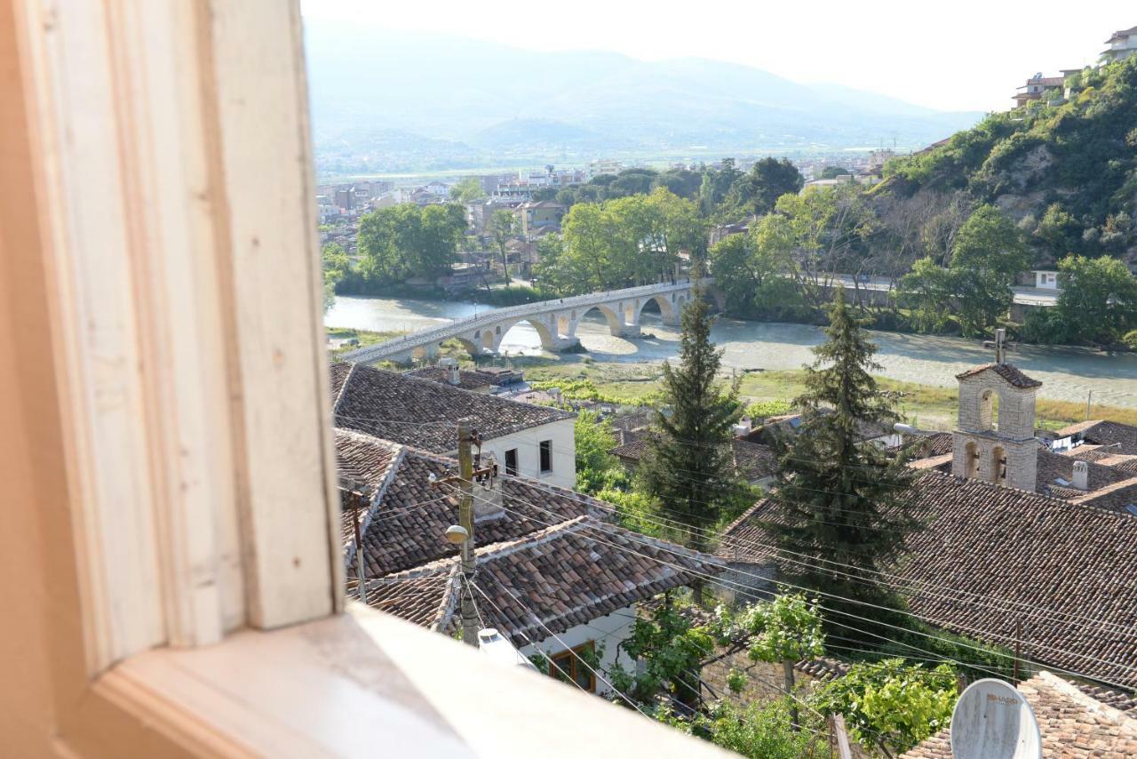 Guest House Taunus Berat Exterior photo