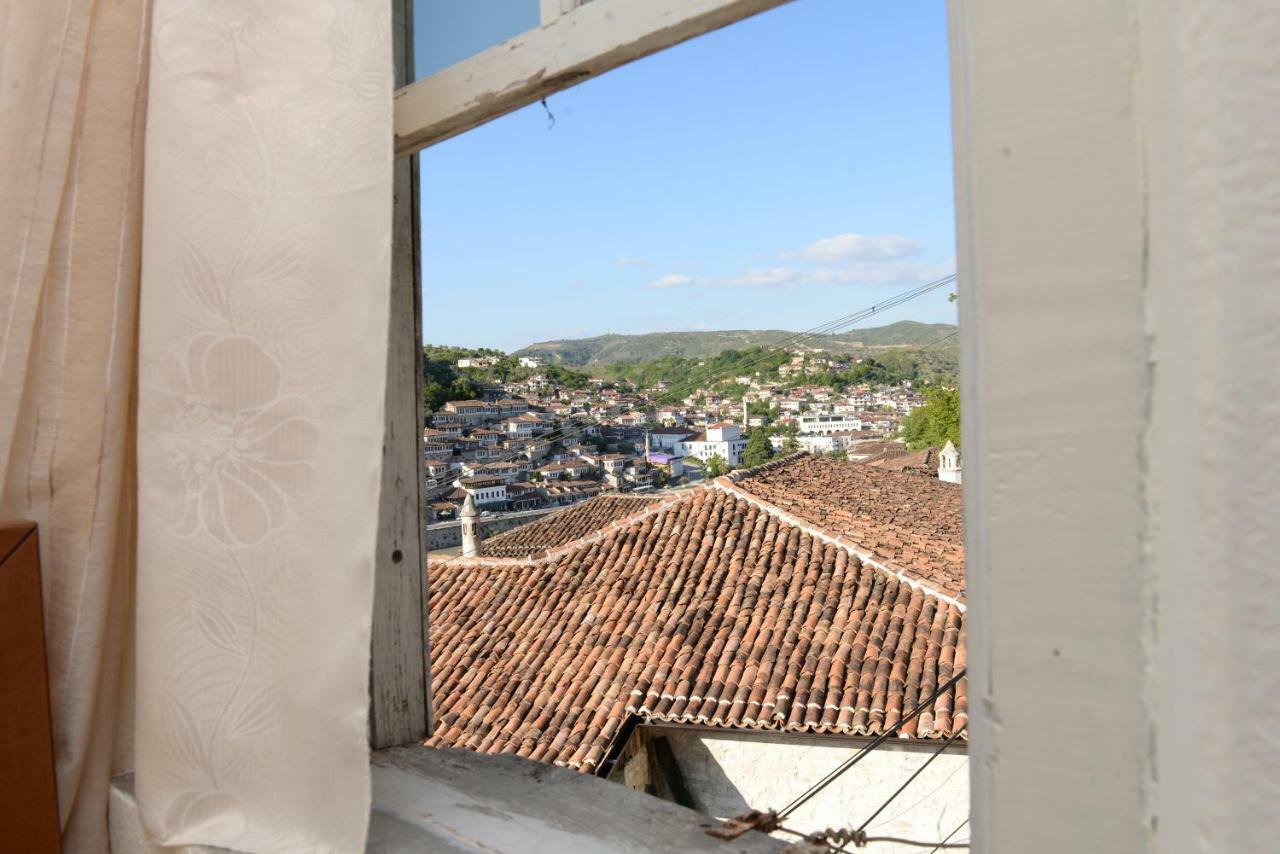 Guest House Taunus Berat Exterior photo