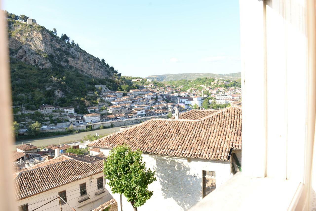 Guest House Taunus Berat Exterior photo