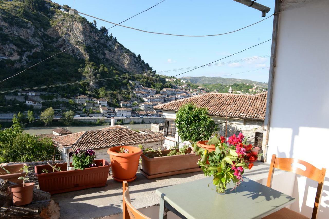 Guest House Taunus Berat Exterior photo
