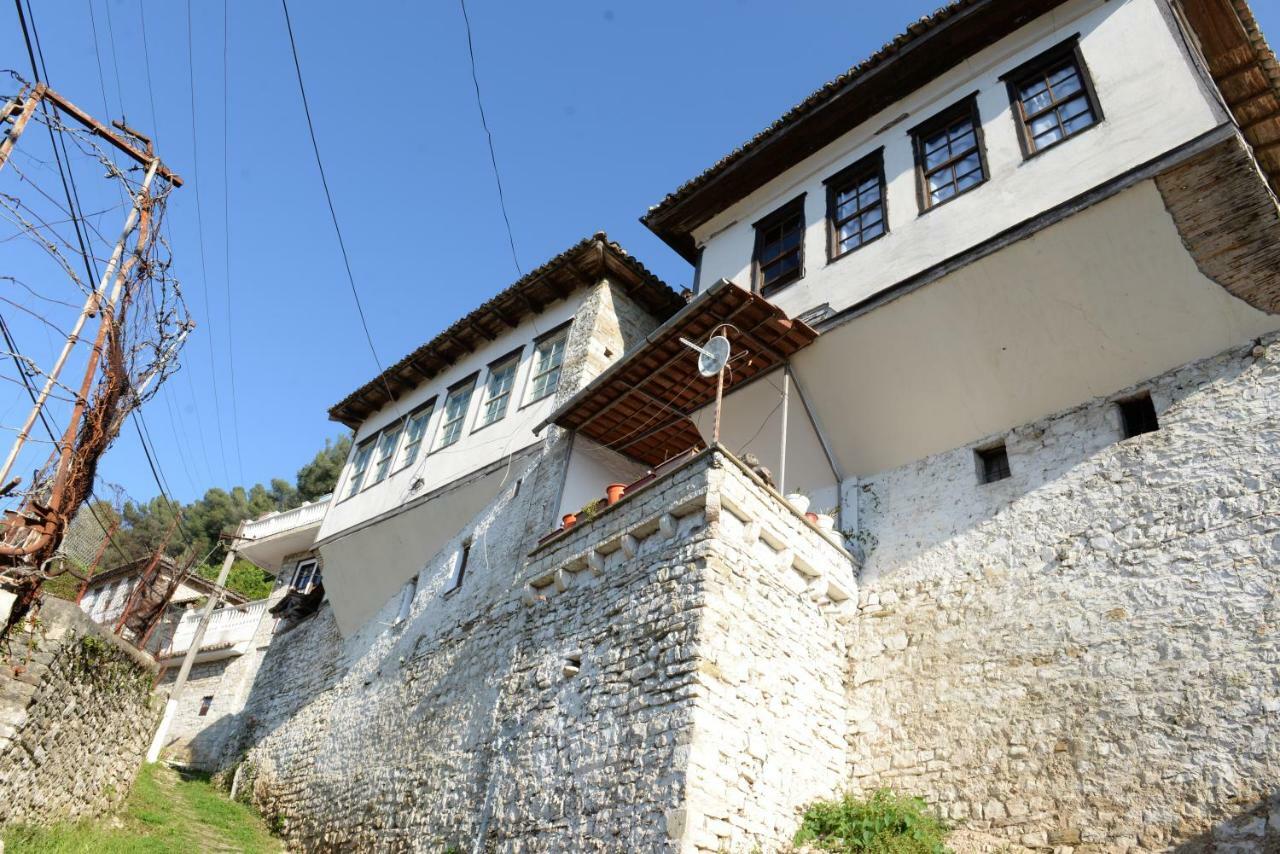 Guest House Taunus Berat Exterior photo